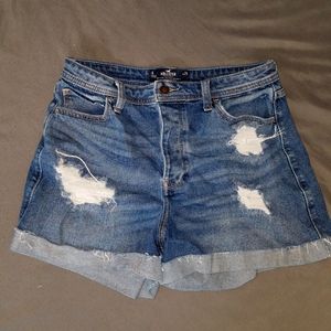Hollister Curvy Ultra High-Rise Mom Short 3"
